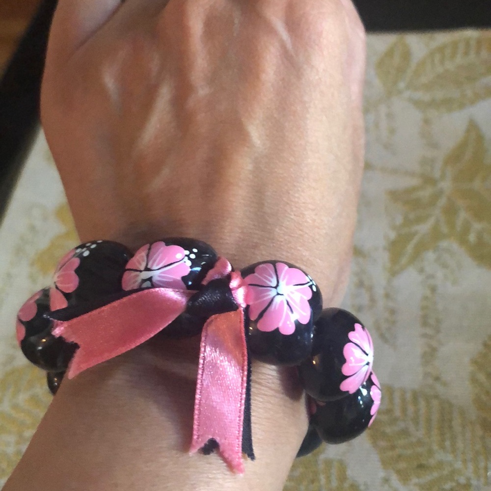 Beautiful Hawaiian  Kukui nut bracelet